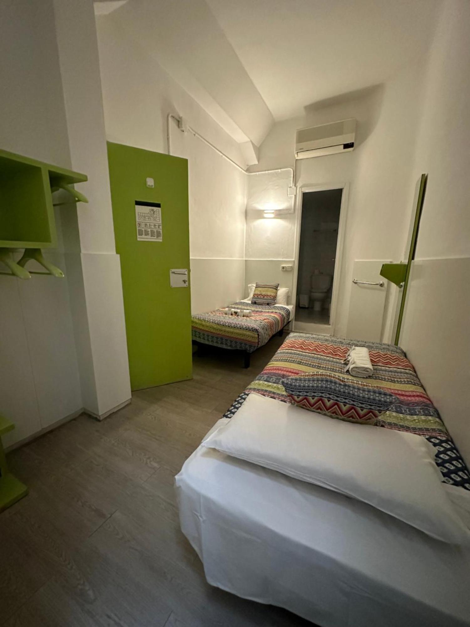 ברצלונה Youth Hostel - Central And Basic Universitat מראה חיצוני תמונה
